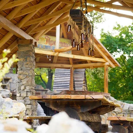 Casa vacanze Mountain Jarilo - Scenic Fruska Gora Retreat With Fireplace, Sauna And Large Private Yard