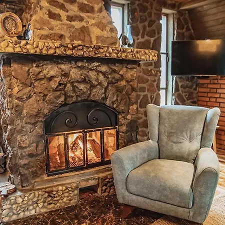 Mountain Jarilo - Scenic Fruska Gora Retreat With Fireplace, Sauna And Large Private Yard Holiday home