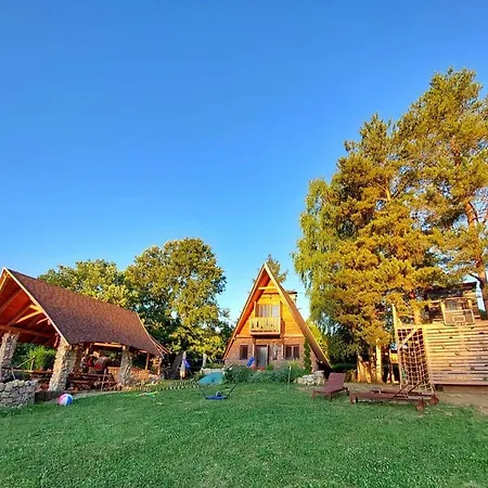 Mountain Jarilo - Scenic Fruska Gora Retreat With Fireplace, Sauna And Large Private Yard Holiday home *