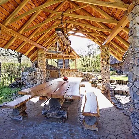 Mountain Jarilo - Scenic Fruska Gora Retreat With Fireplace, Sauna And Large Private Yard Holiday home *