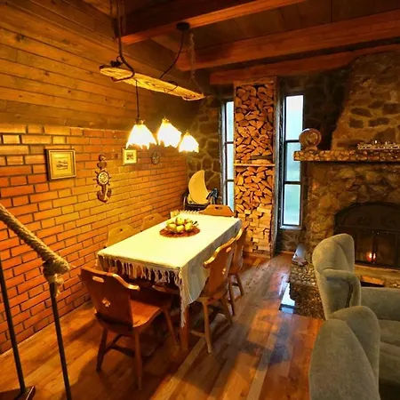 Casa vacanze Mountain Jarilo - Scenic Fruska Gora Retreat With Fireplace, Sauna And Large Private Yard *