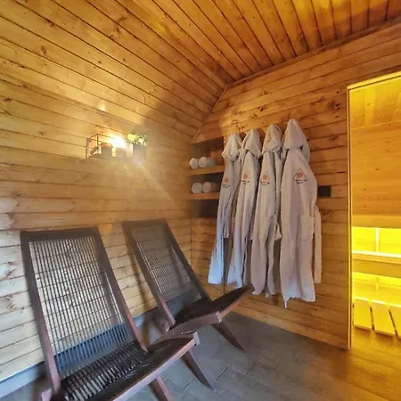Casa vacanze Mountain Jarilo - Scenic Fruska Gora Retreat With Fireplace, Sauna And Large Private Yard
