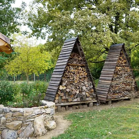 Дом отдыха Mountain Jarilo - Scenic Fruska Gora Retreat With Fireplace, Sauna And Large Private Yard *