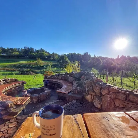 Дом отдыха Mountain Jarilo - Scenic Fruska Gora Retreat With Fireplace, Sauna And Large Private Yard Lezimir