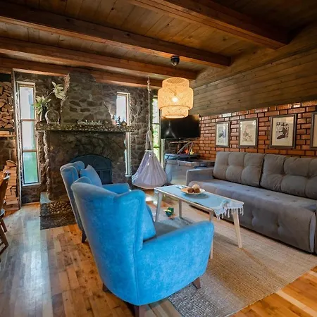 Дом отдыха Mountain Jarilo - Scenic Fruska Gora Retreat With Fireplace, Sauna And Large Private Yard