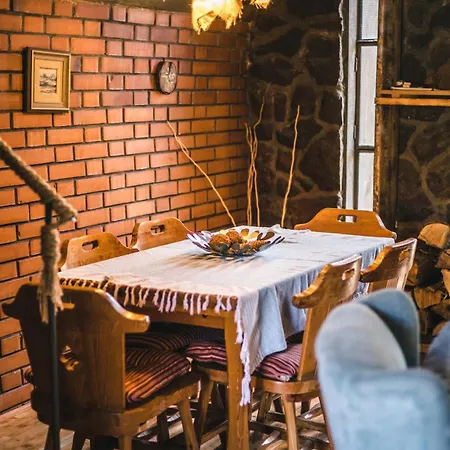 Дом отдыха Mountain Jarilo - Scenic Fruska Gora Retreat With Fireplace, Sauna And Large Private Yard Lezimir