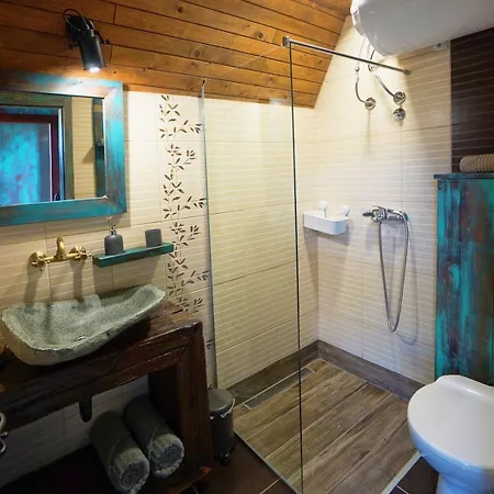 Дом отдыха Mountain Jarilo - Scenic Fruska Gora Retreat With Fireplace, Sauna And Large Private Yard *