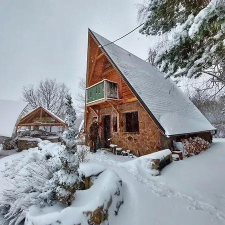 Mountain Jarilo - Scenic Fruska Gora Retreat With Fireplace, Sauna And Large Private Yard Дом отдыха *